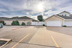 Sunny Townhome w/ Pool Access ~ 1 Mi to Beach
