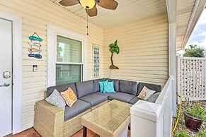 Sunny Townhome w/ Pool Access ~ 1 Mi to Beach