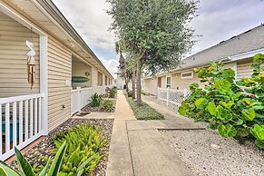 Sunny Townhome w/ Pool Access ~ 1 Mi to Beach