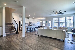 Beach Shuttle & Pool: Bishop's Landing Townhome