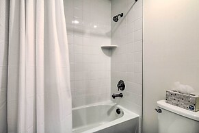 Beach Shuttle & Pool: Bishop's Landing Townhome