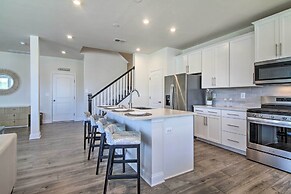 Beach Shuttle & Pool: Bishop's Landing Townhome