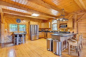 Athol Cabin w/ Deck & Fire Pit, 10 Mi to Lake