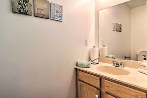 Jacuzzi & Resort Amenities: Tobyhanna Family Home!