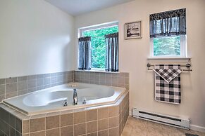 Jacuzzi & Resort Amenities: Tobyhanna Family Home!