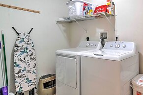 Jacuzzi & Resort Amenities: Tobyhanna Family Home!