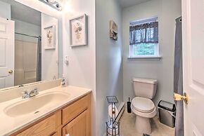 Jacuzzi & Resort Amenities: Tobyhanna Family Home!