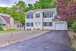 Jacuzzi & Resort Amenities: Tobyhanna Family Home!