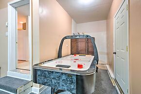 Jacuzzi & Resort Amenities: Tobyhanna Family Home!