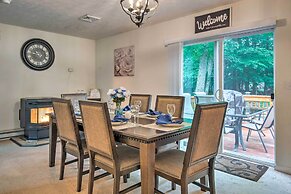 Jacuzzi & Resort Amenities: Tobyhanna Family Home!