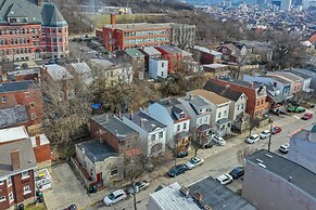 Cozy Boho-chic Loft ~ 2 Mi to Downtown Cincinnati