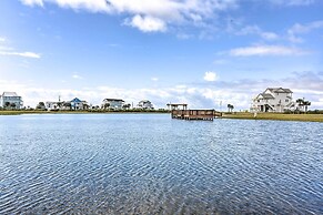 'driftwood' Galveston Resort Escape w/ Deck & View