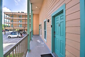 Modern Galveston Condo: Pool View + Walk to Beach!