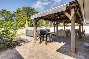 Naples Park Rental w/ Hot Tub ~ 1 Mi to Beach!