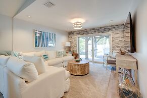 Naples Park Rental w/ Hot Tub ~ 1 Mi to Beach!