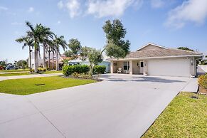 Naples Park Rental w/ Hot Tub ~ 1 Mi to Beach!