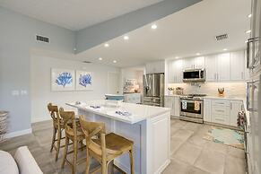 Naples Park Rental w/ Hot Tub ~ 1 Mi to Beach!