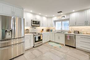 Naples Park Rental w/ Hot Tub ~ 1 Mi to Beach!