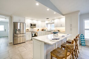 Naples Park Rental w/ Hot Tub ~ 1 Mi to Beach!