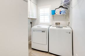 Naples Park Rental w/ Hot Tub ~ 1 Mi to Beach!