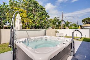 Naples Park Rental w/ Hot Tub ~ 1 Mi to Beach!