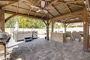 Naples Park Rental w/ Hot Tub ~ 1 Mi to Beach!