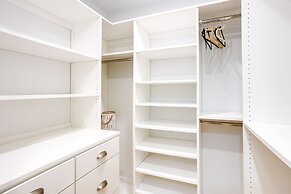 Naples Park Rental w/ Hot Tub ~ 1 Mi to Beach!