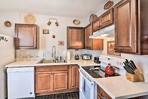 Cozy Galveston Apartment - Walk to Beach & Dining