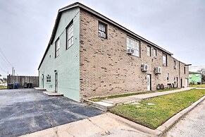 Cozy Galveston Apartment - Walk to Beach & Dining
