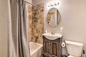 Cozy Galveston Apartment - Walk to Beach & Dining