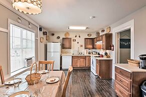 Cozy Galveston Apartment - Walk to Beach & Dining