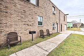 Cozy Galveston Apartment - Walk to Beach & Dining