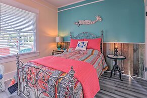 Bright Texas Retreat Near Pleasure Pier & Beach!