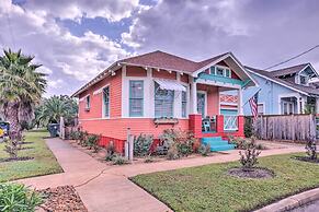 Bright Texas Retreat Near Pleasure Pier & Beach!