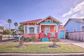 Bright Texas Retreat Near Pleasure Pier & Beach!