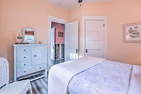 Bright Texas Retreat Near Pleasure Pier & Beach!