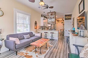 Bright Texas Retreat Near Pleasure Pier & Beach!