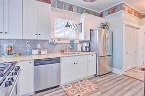 Bright Texas Retreat Near Pleasure Pier & Beach!