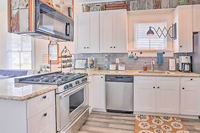 Bright Texas Retreat Near Pleasure Pier & Beach!