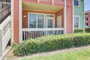 Walk to Beach & Seawall: Condo in Galveston!