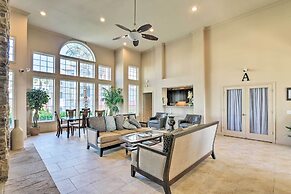 Walk to Beach & Seawall: Condo in Galveston!