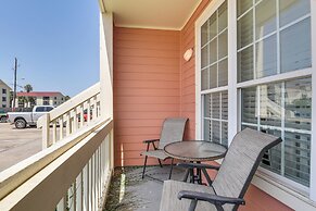 Walk to Beach & Seawall: Condo in Galveston!