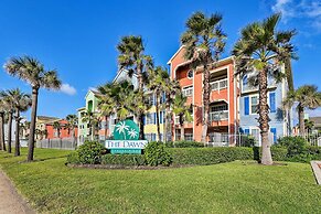 Walk to Beach & Seawall: Condo in Galveston!
