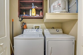 Walk to Beach & Seawall: Condo in Galveston!