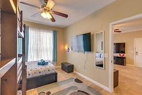 Walk to Beach & Seawall: Condo in Galveston!
