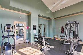 Walk to Beach & Seawall: Condo in Galveston!