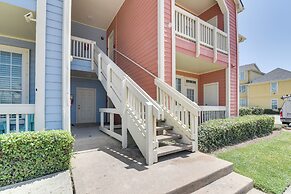 Walk to Beach & Seawall: Condo in Galveston!