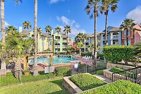 Walk to Beach & Seawall: Condo in Galveston!