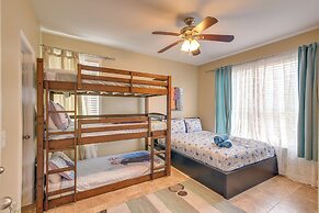 Walk to Beach & Seawall: Condo in Galveston!