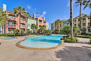 Walk to Beach & Seawall: Condo in Galveston!